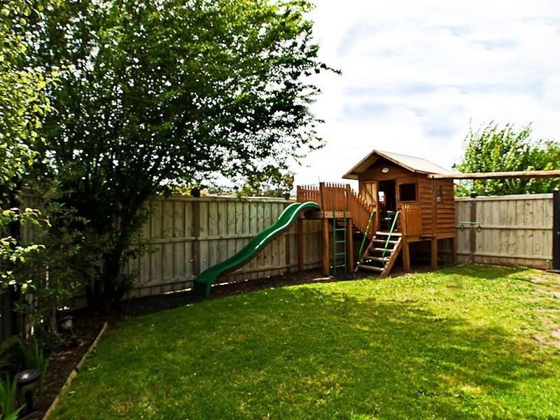 1 Brett Place, Endeavour Hills VIC 3802