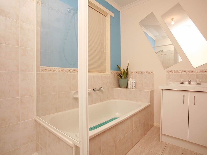 9 Gramar Way, Hampton Park VIC 3976