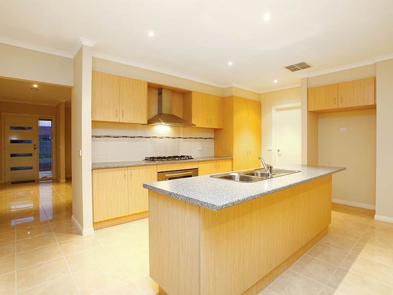 76 Langbourne Drive, Narre Warren South VIC 3805