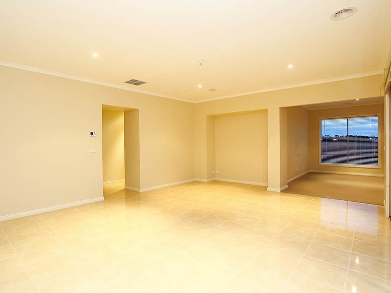 76 Langbourne Drive, Narre Warren South VIC 3805