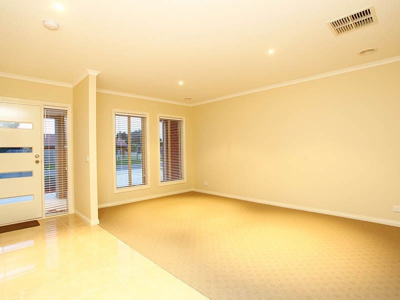 76 Langbourne Drive, Narre Warren South VIC 3805