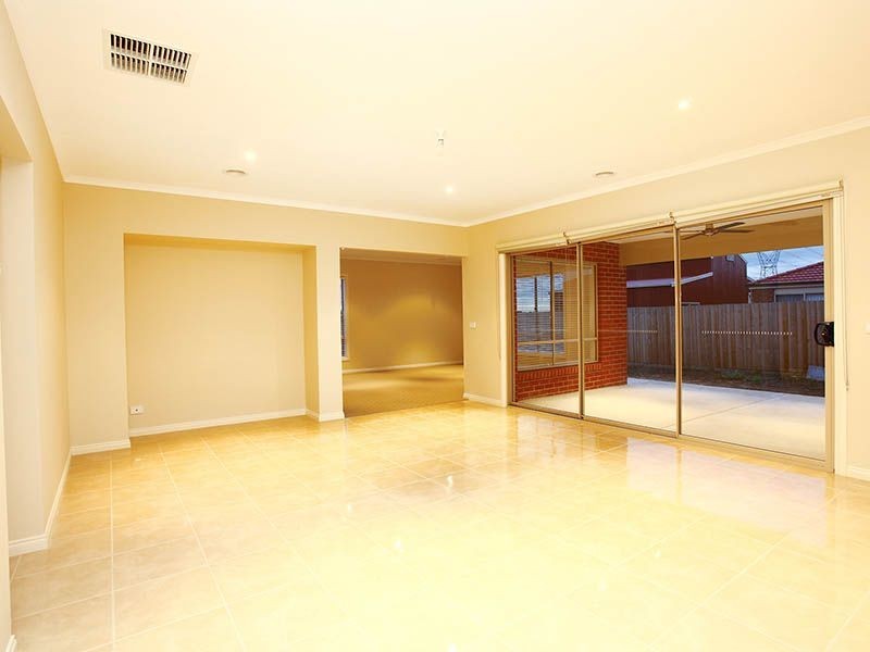 76 Langbourne Drive, Narre Warren South VIC 3805