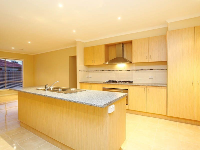 76 Langbourne Drive, Narre Warren South VIC 3805