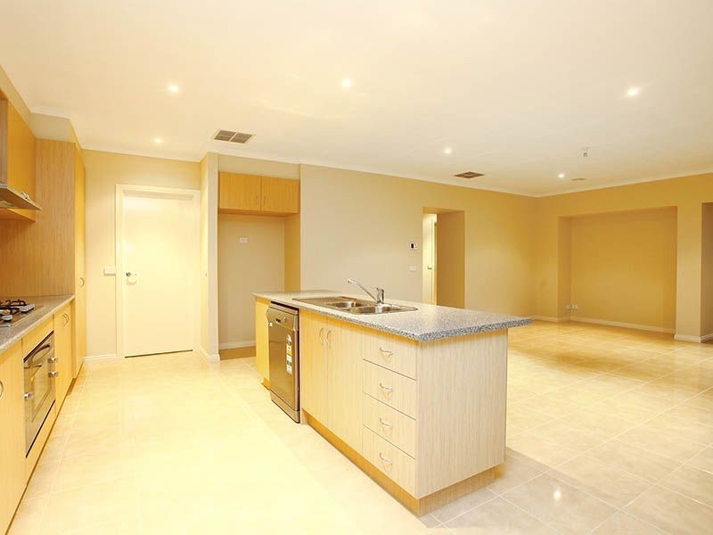 76 Langbourne Drive, Narre Warren South VIC 3805