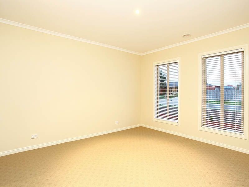 76 Langbourne Drive, Narre Warren South VIC 3805