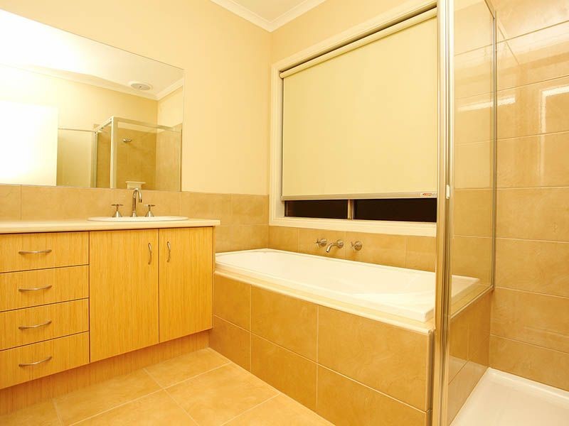 76 Langbourne Drive, Narre Warren South VIC 3805