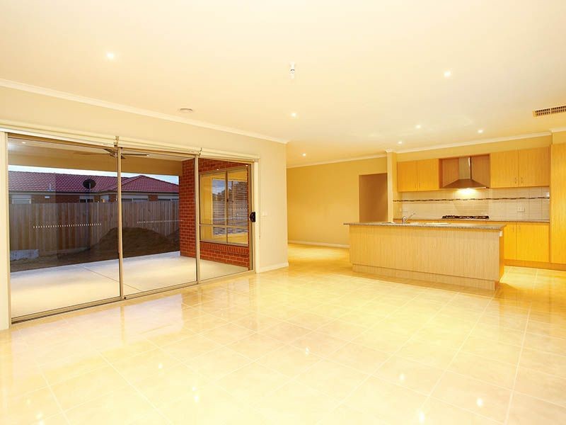 76 Langbourne Drive, Narre Warren South VIC 3805