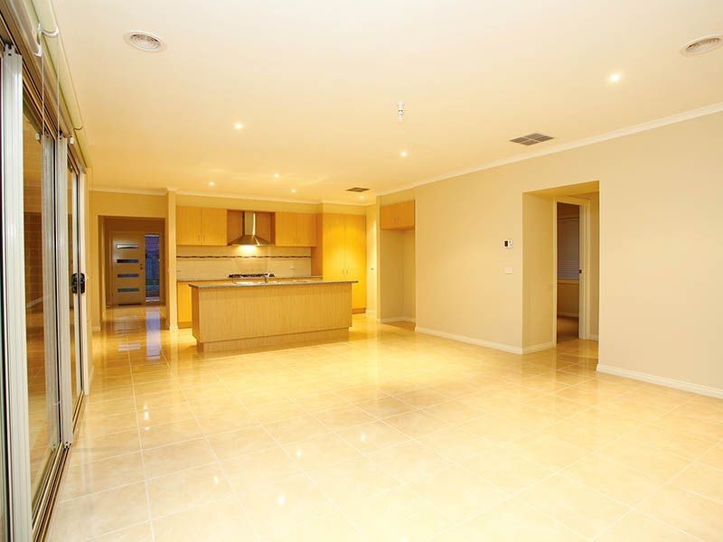 76 Langbourne Drive, Narre Warren South VIC 3805