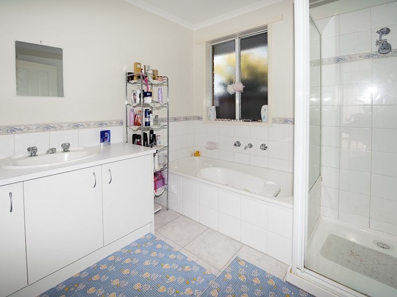 1 Olive Road, Hampton Park VIC 3976