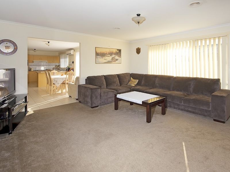 1 Olive Road, Hampton Park VIC 3976