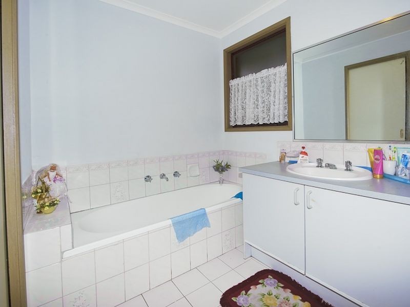 2/122 Fordholm Road, Hampton Park VIC 3976