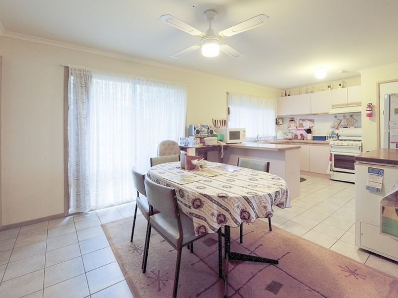 2/121 Fordholm Road, Hampton Park VIC 3976