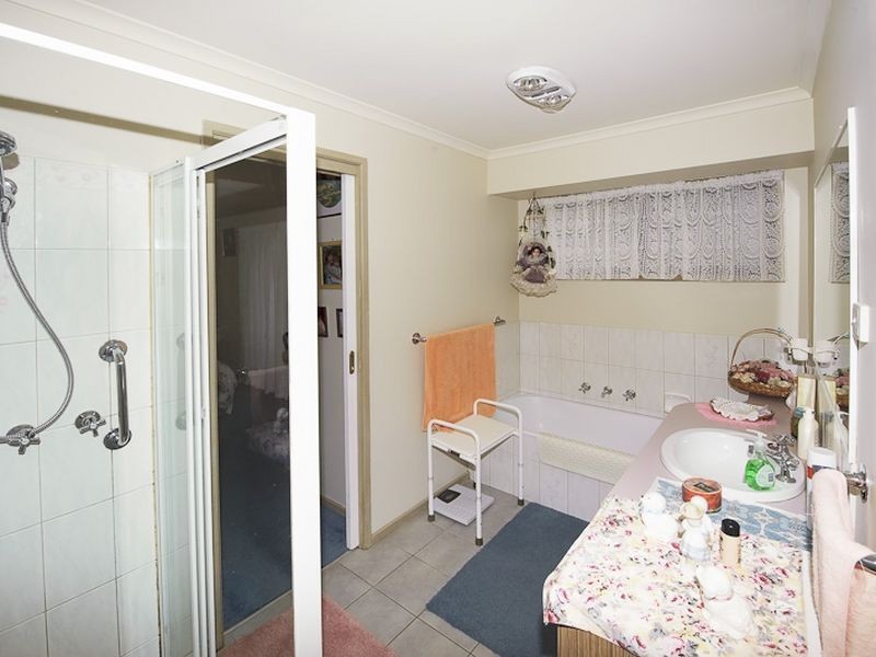 2/121 Fordholm Road, Hampton Park VIC 3976