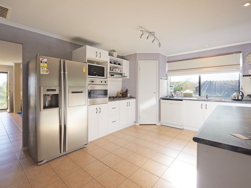 11 Feehan Crescent, Narre Warren South VIC 3805