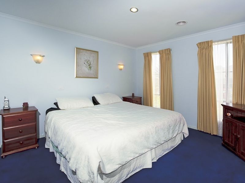 11 Feehan Crescent, Narre Warren South VIC 3805