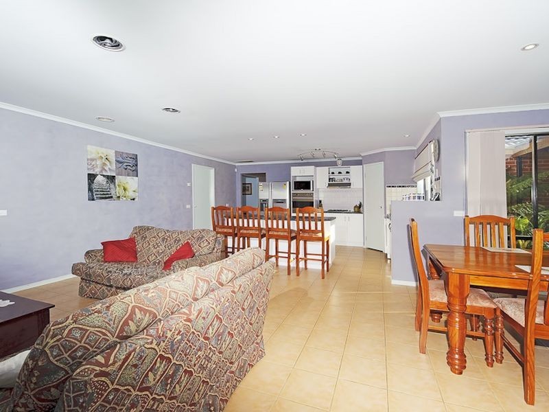 11 Feehan Crescent, Narre Warren South VIC 3805