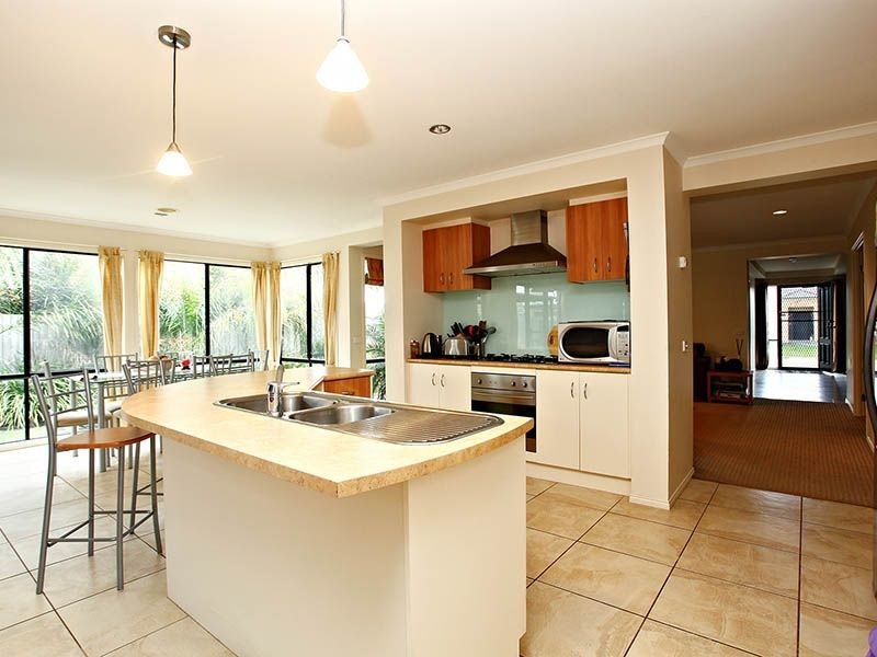 14 Pendulum Place, Berwick VIC 3806