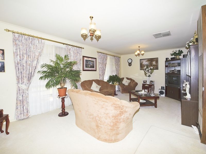 39 The Grange, Hampton Park VIC 3976