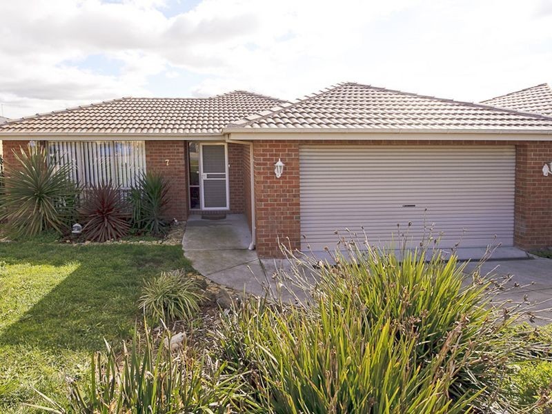 7 Olive Road, Hampton Park VIC 3976