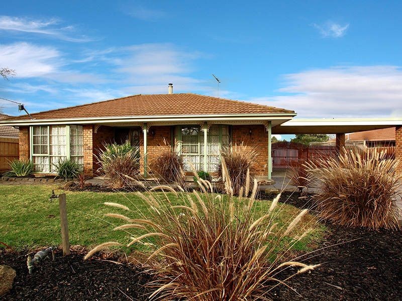 16 Lauren Drive, Hampton Park VIC 3976