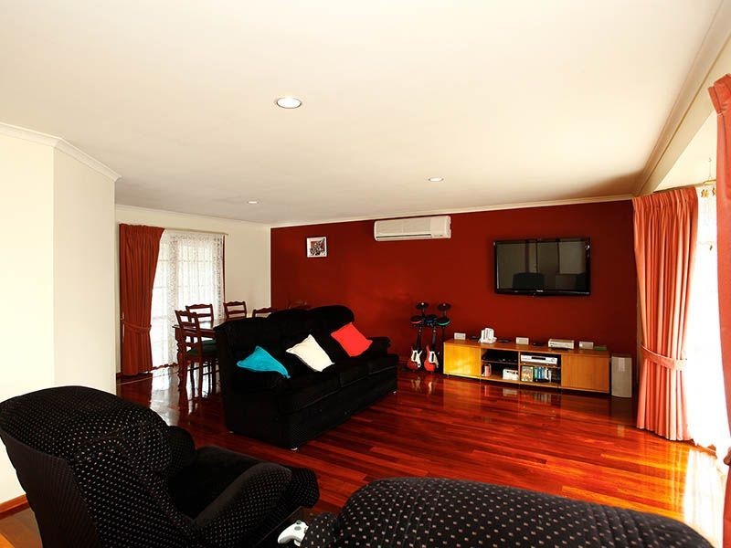 16 Lauren Drive, Hampton Park VIC 3976