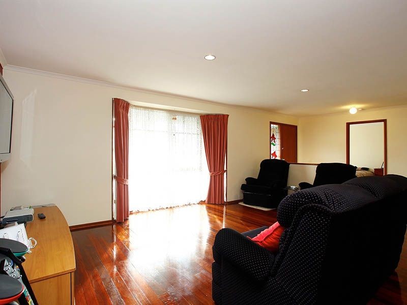 16 Lauren Drive, Hampton Park VIC 3976