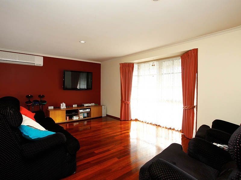 16 Lauren Drive, Hampton Park VIC 3976