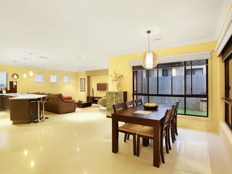 5 Elphin Close, Lynbrook VIC 3975