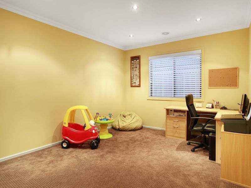 5 Elphin Close, Lynbrook VIC 3975