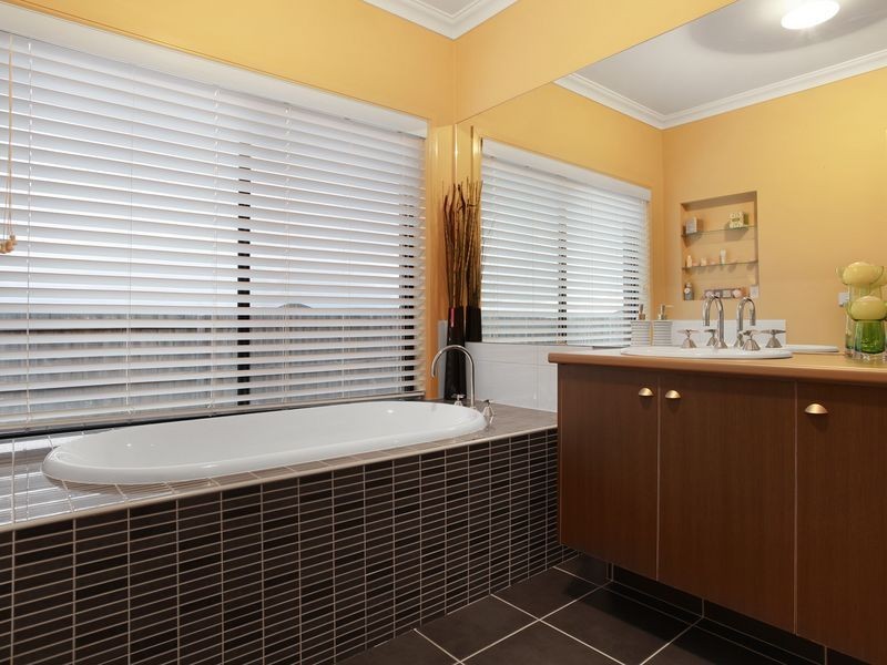 5 Elphin Close, Lynbrook VIC 3975