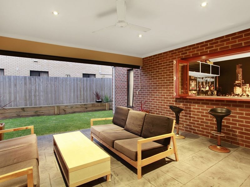 5 Elphin Close, Lynbrook VIC 3975