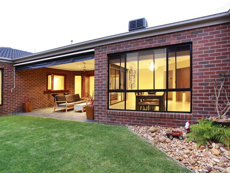 5 Elphin Close, Lynbrook VIC 3975
