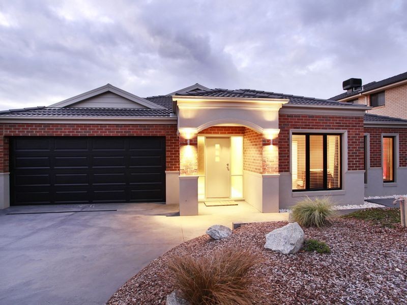 5 Elphin Close, Lynbrook VIC 3975
