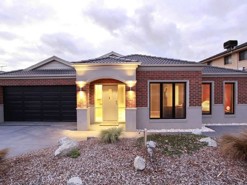 5 Elphin Close, Lynbrook VIC 3975