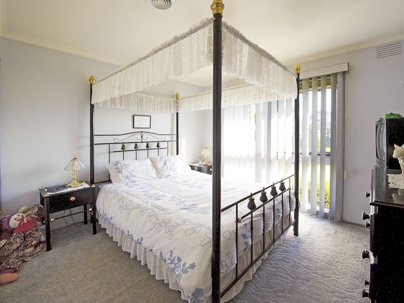 30 Vanessa Drive, Hampton Park VIC 3976