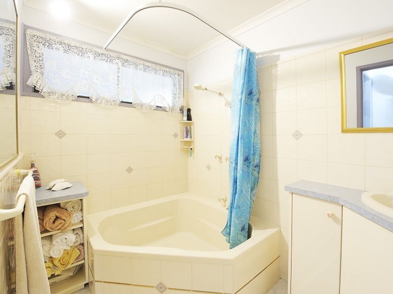 30 Vanessa Drive, Hampton Park VIC 3976