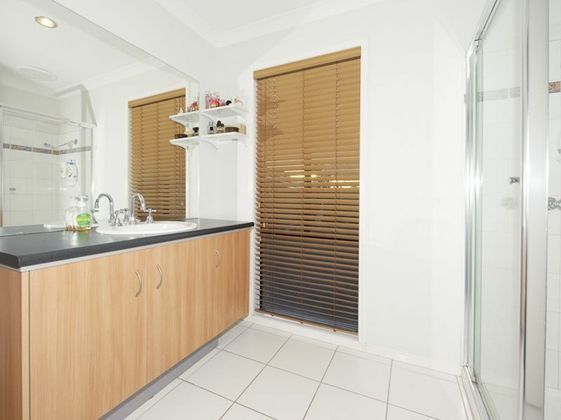 4 Dennis Close, Lynbrook VIC 3975