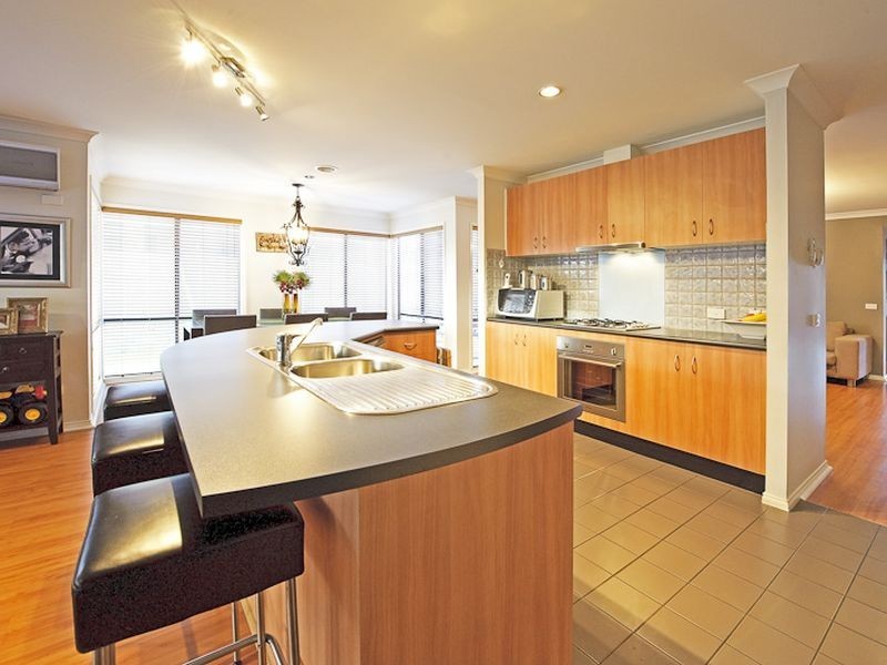 4 Dennis Close, Lynbrook VIC 3975