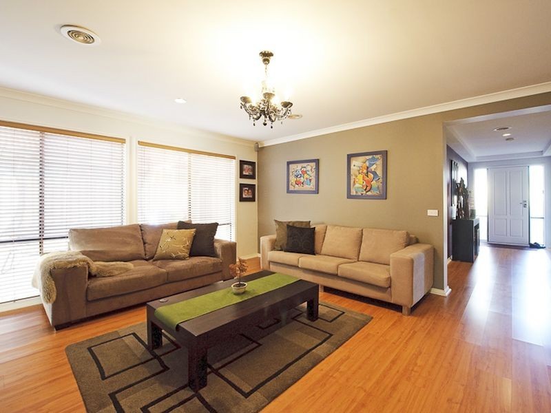 4 Dennis Close, Lynbrook VIC 3975