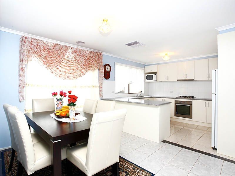 30 Lauren Drive, Hampton Park VIC 3976