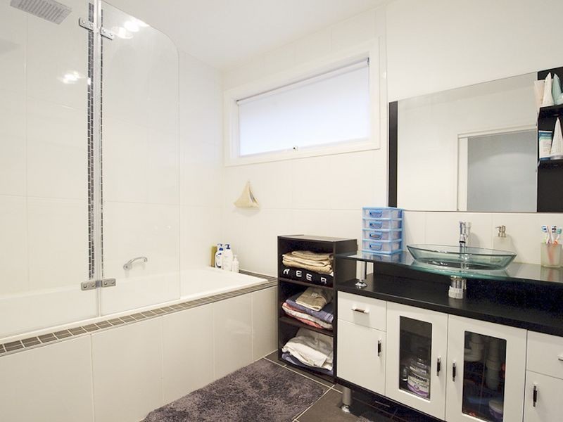 6 Latrobe Street, Cranbourne VIC 3977