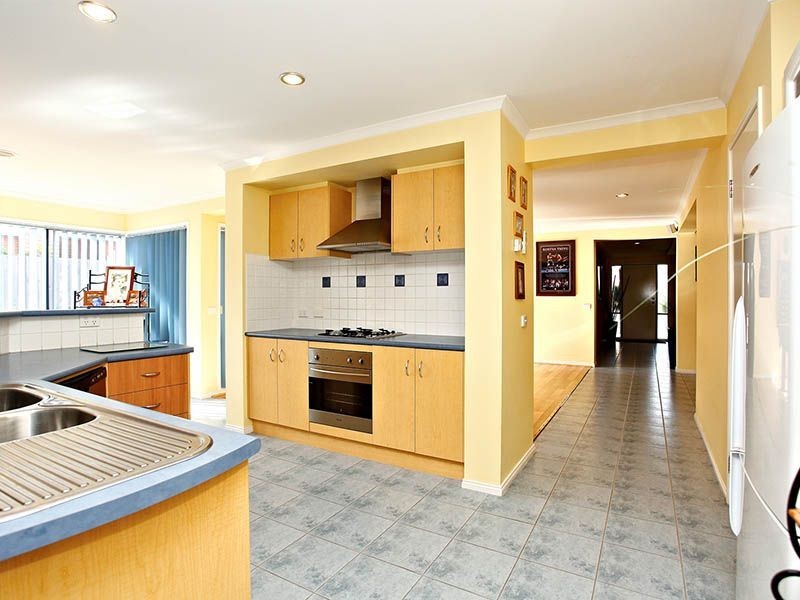 6 Dennis Close, Lynbrook VIC 3975