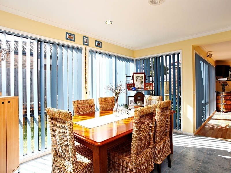 6 Dennis Close, Lynbrook VIC 3975