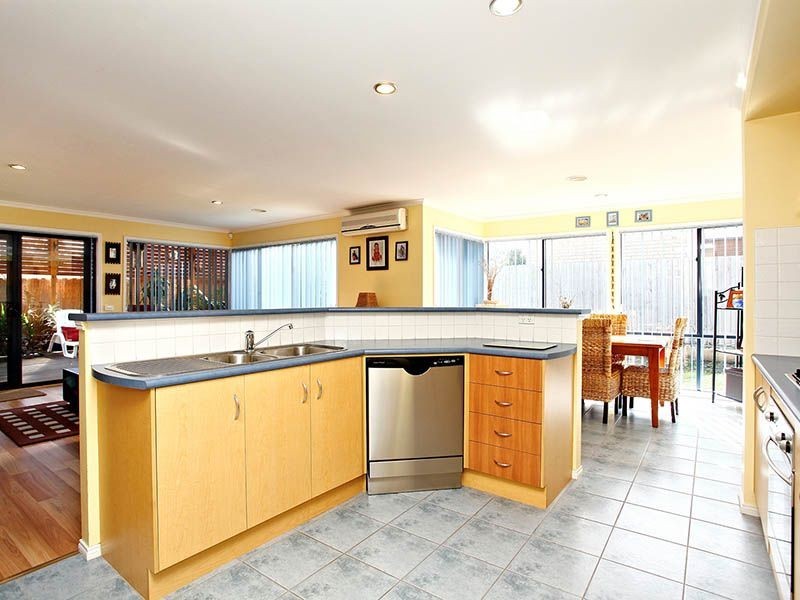 6 Dennis Close, Lynbrook VIC 3975