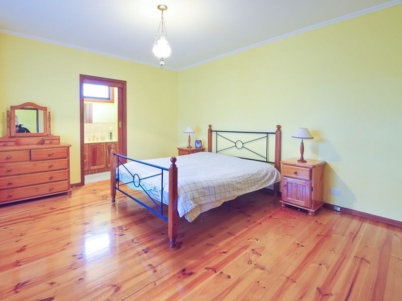 76 Shetland Street, Endeavour Hills VIC 3802