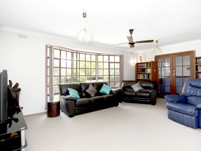 44 Meadow Wood Walk, Narre Warren VIC 3805