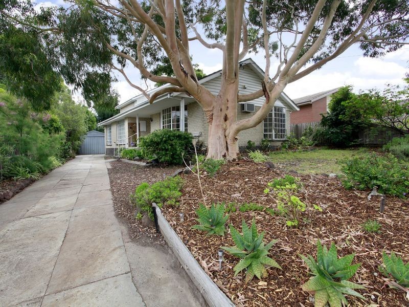 44 Meadow Wood Walk, Narre Warren VIC 3805