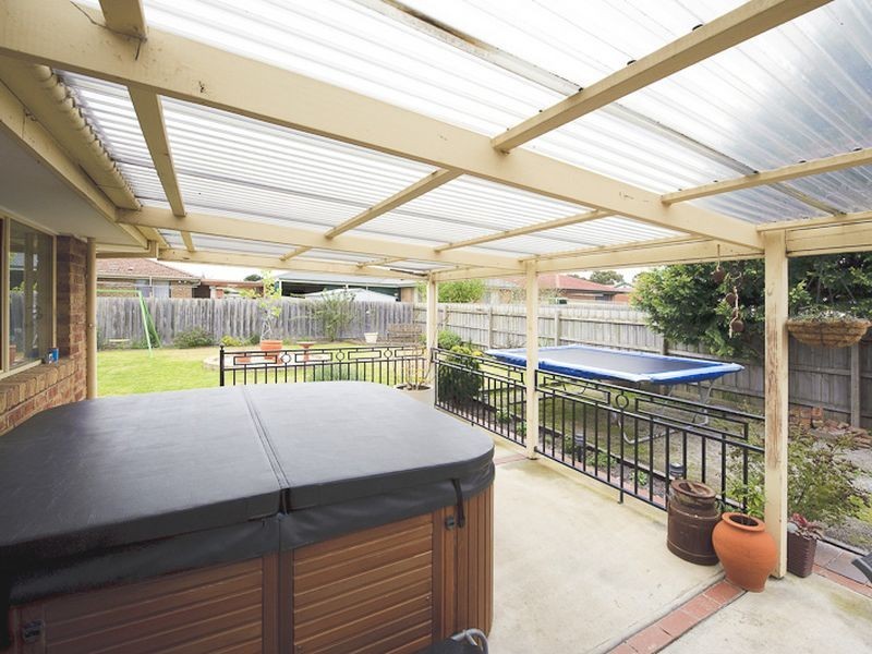 15 Mahogany Close, Hampton Park VIC 3976