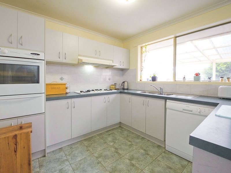 15 Mahogany Close, Hampton Park VIC 3976