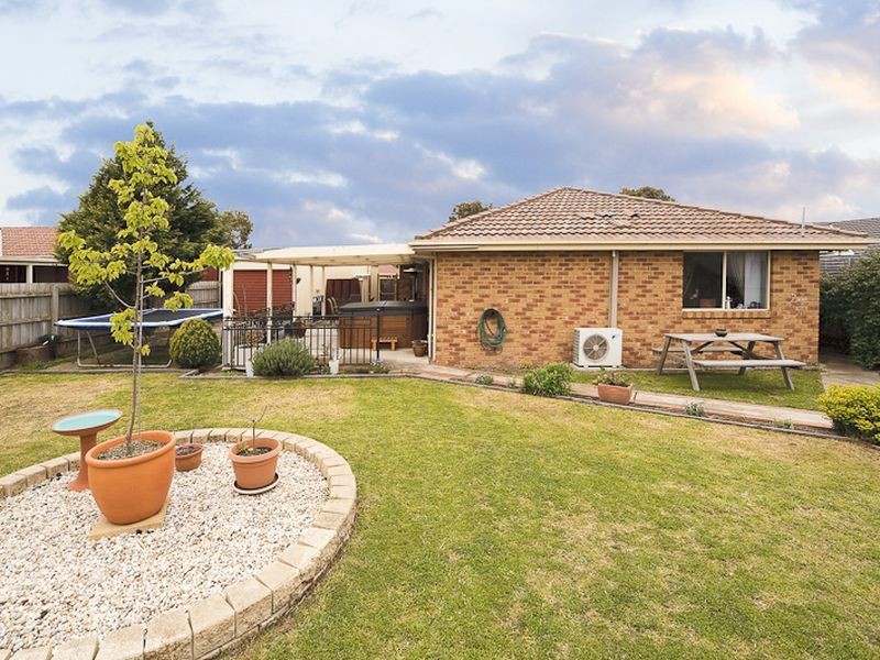 15 Mahogany Close, Hampton Park VIC 3976
